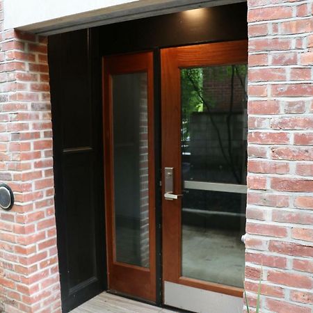 A Stylish Stay W/ A Queen Bed, Heated Floors.. #36 บรูคไลน์ ภายนอก รูปภาพ