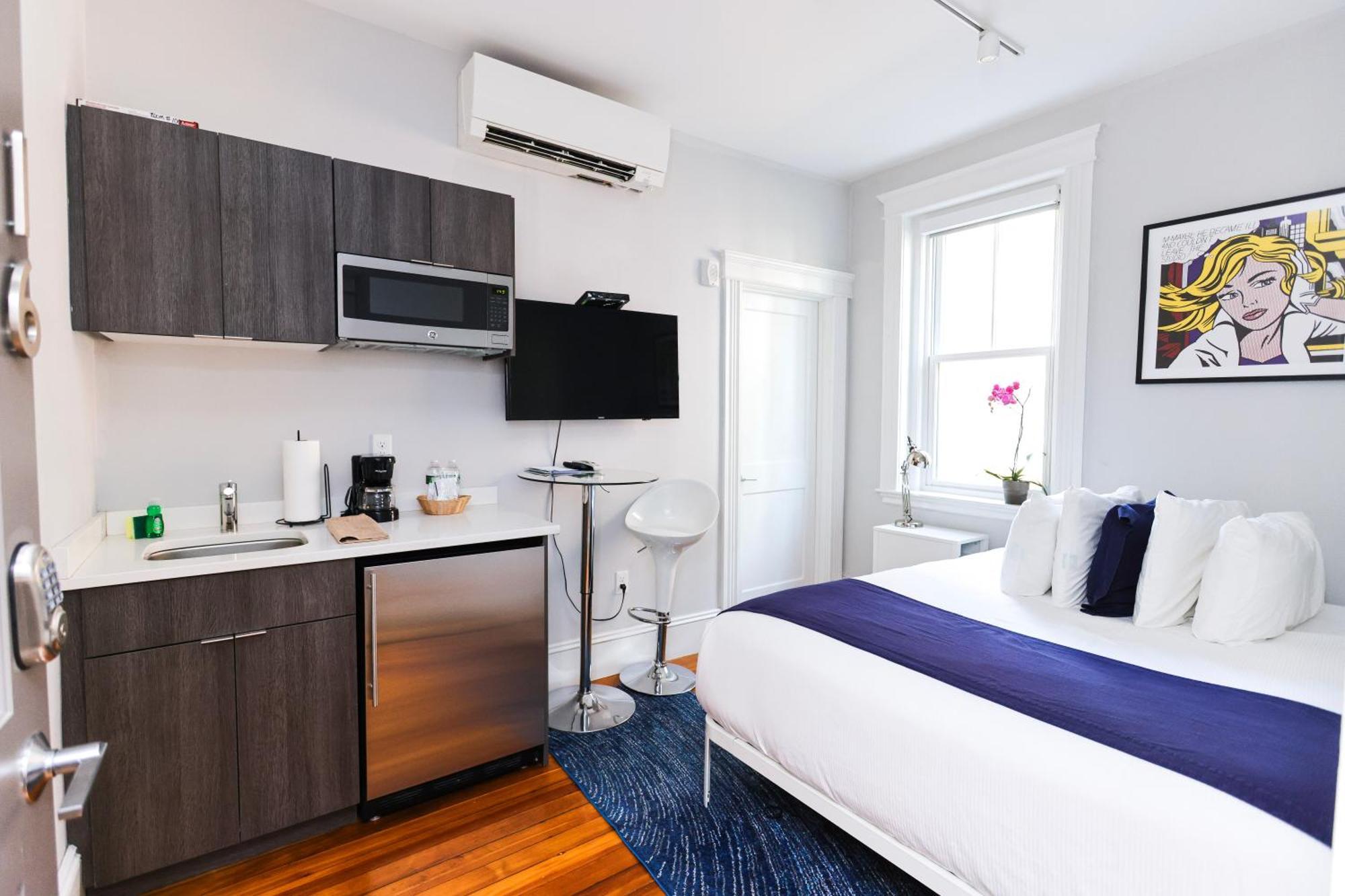 A Stylish Stay W/ A Queen Bed, Heated Floors.. #36 บรูคไลน์ ภายนอก รูปภาพ