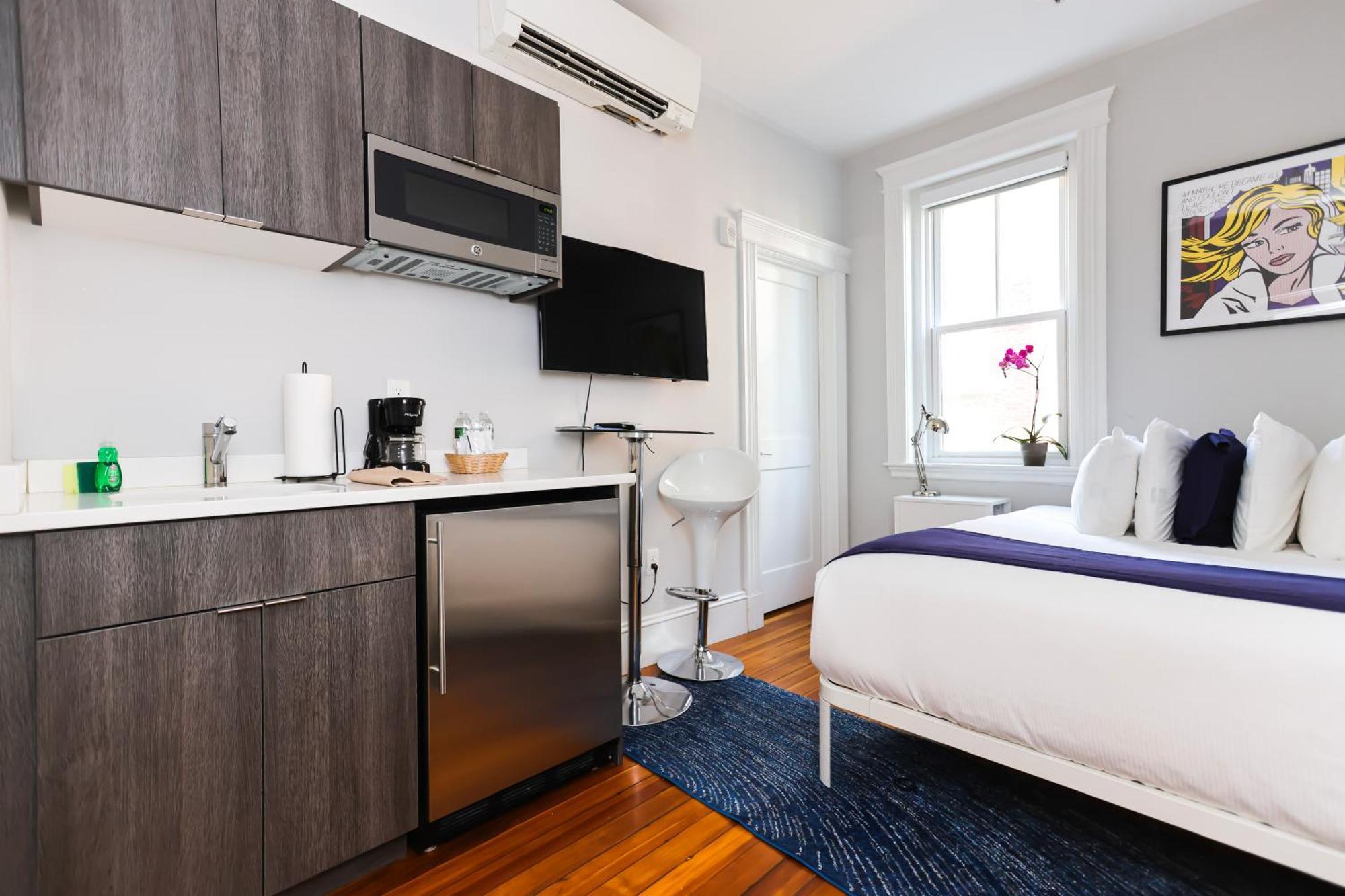 A Stylish Stay W/ A Queen Bed, Heated Floors.. #36 บรูคไลน์ ภายนอก รูปภาพ