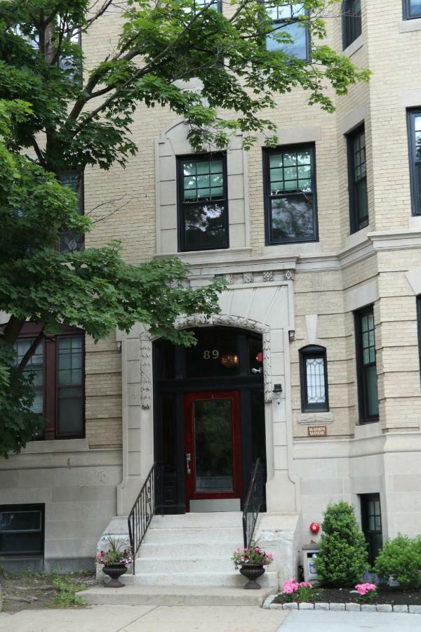 A Stylish Stay W/ A Queen Bed, Heated Floors.. #36 บรูคไลน์ ภายนอก รูปภาพ