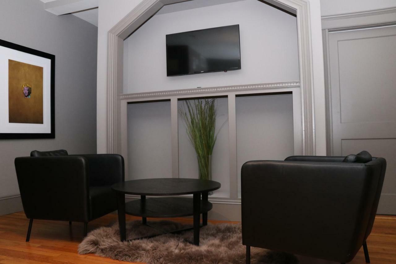 A Stylish Stay W/ A Queen Bed, Heated Floors.. #36 บรูคไลน์ ภายนอก รูปภาพ